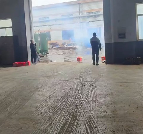 路友新款315型金屬破碎機(jī)，客戶專門(mén)用來(lái)破碎滅火器